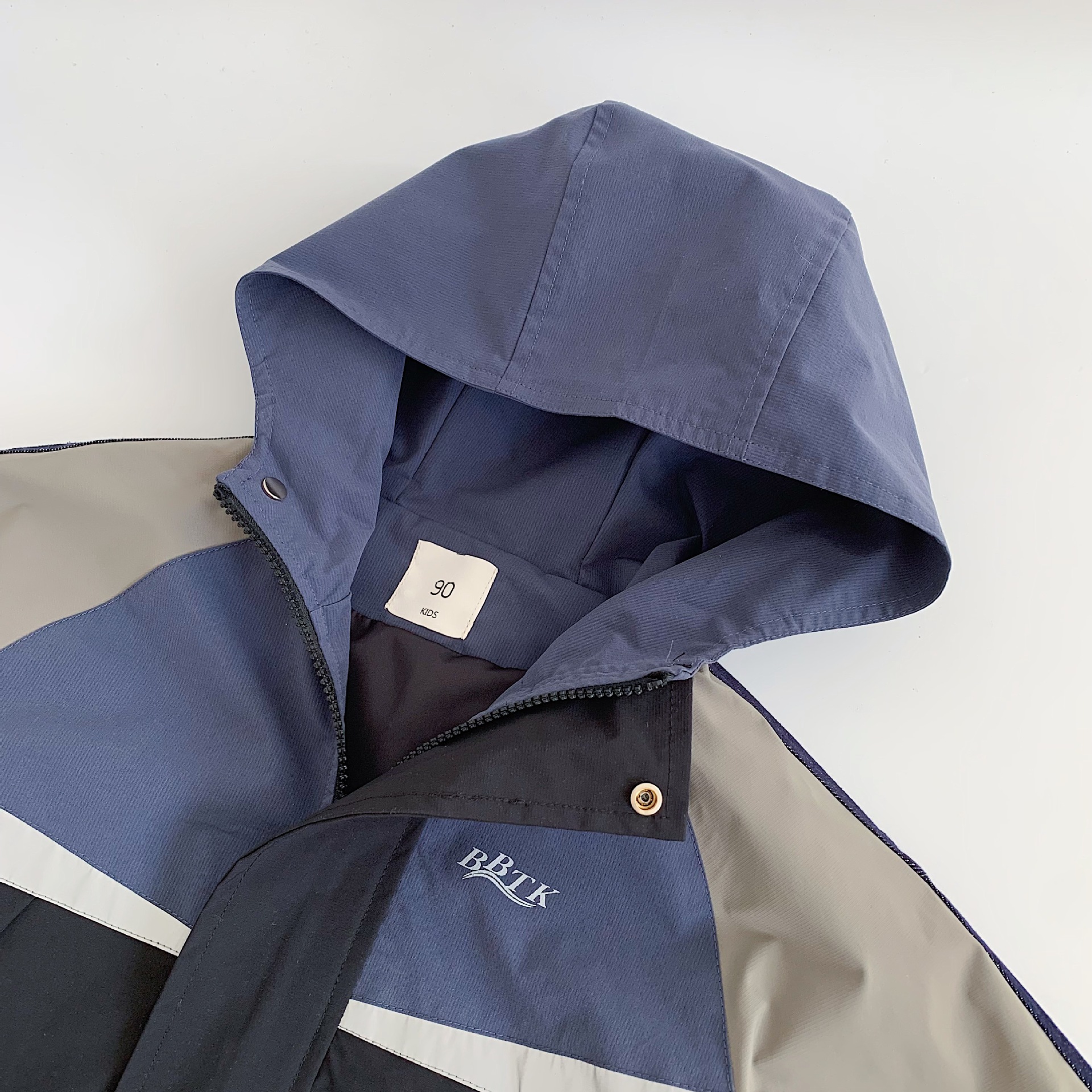 Mai Bao chaqueta infantil 2025 primavera nuevo estilo para niños y niñas con sombreros de color extranjero vestidos con ropa infantil universal para niños