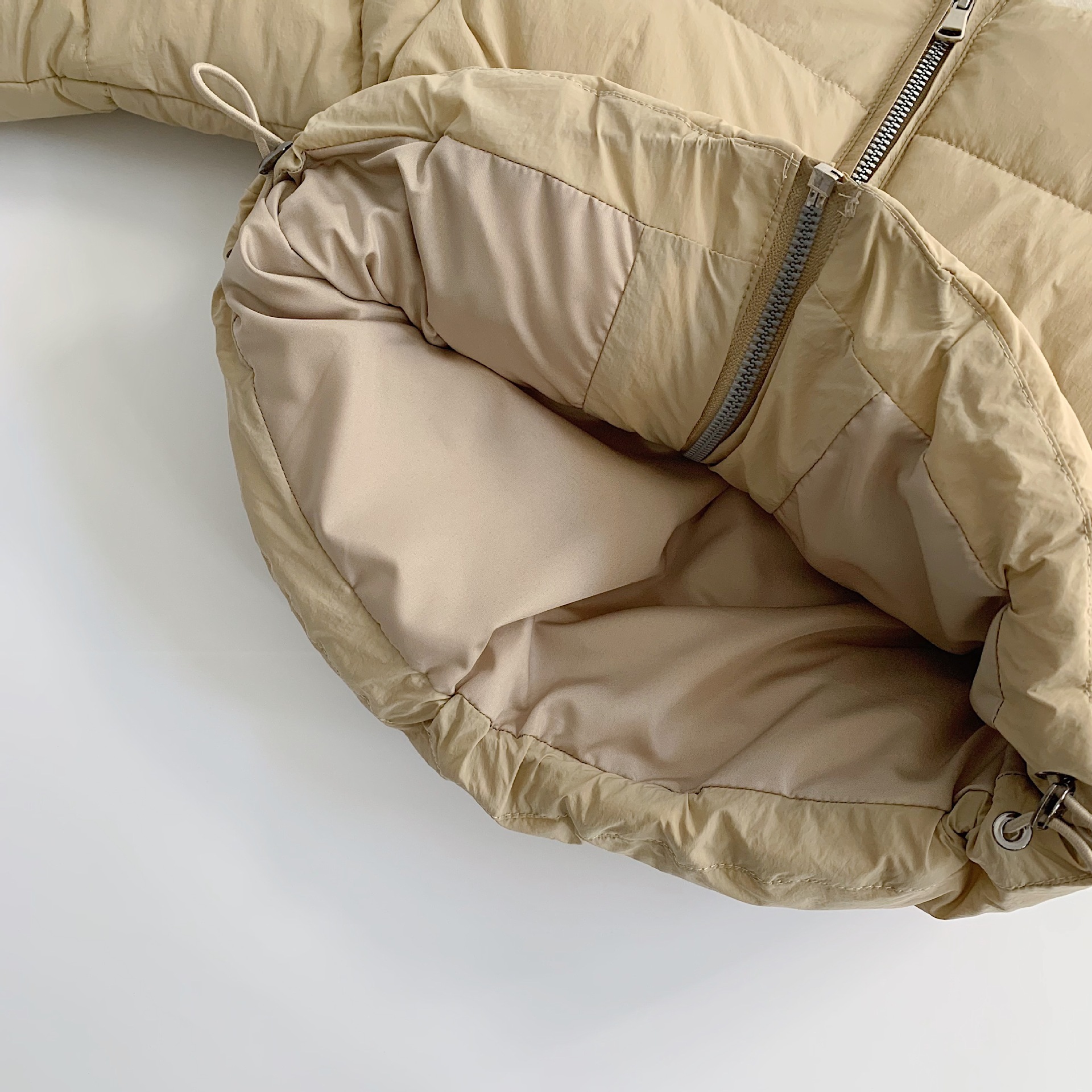 Mai Bao invierno 2024 nuevo abrigo de algodón de color sólido caliente, chaqueta de moda de algodón extranjero coreano para niños y niñas