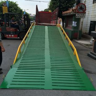 Mechanical boarding bridge factory mobile boarding bridge quotation container loading platform boarding bridge