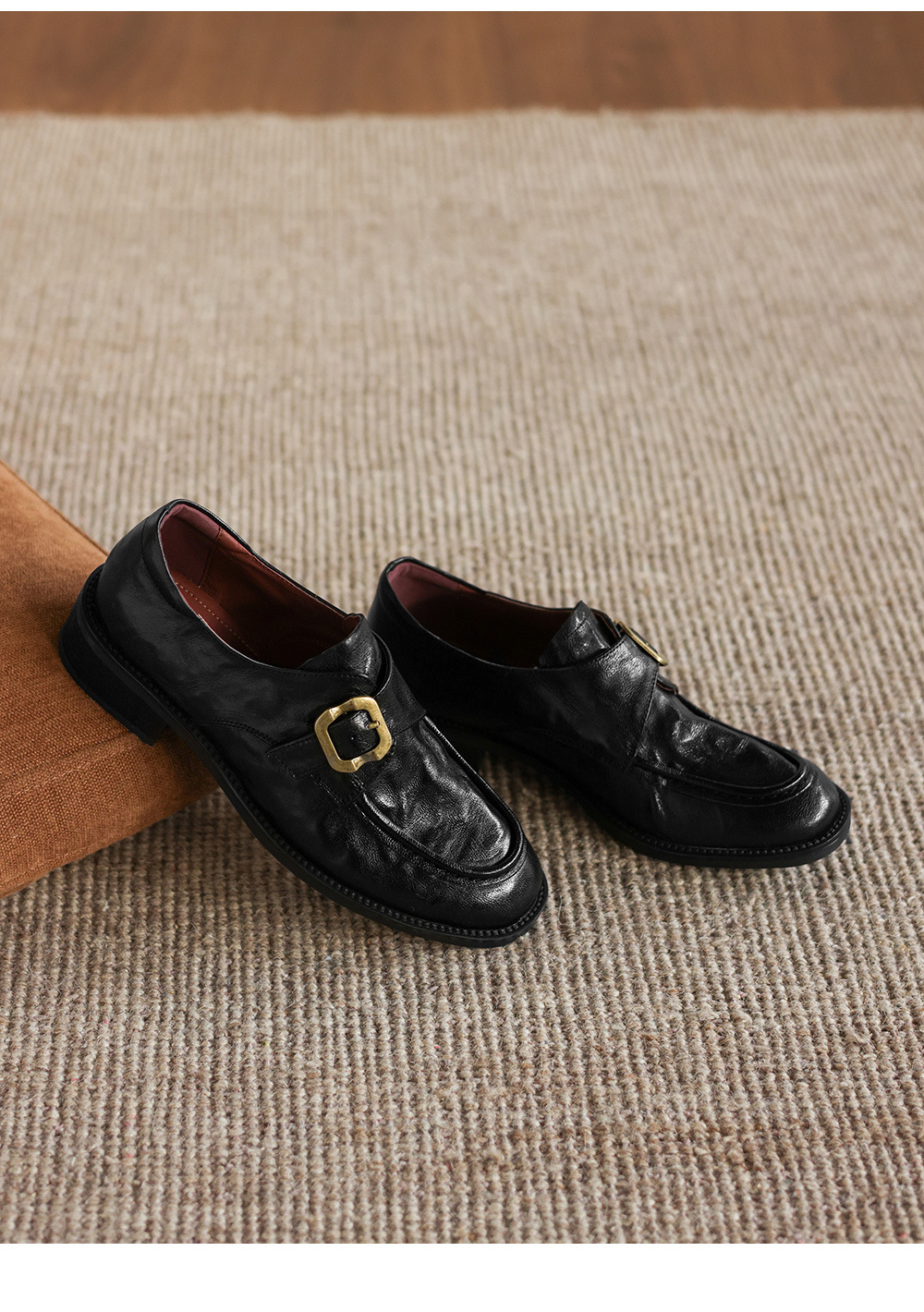 Giày loafer nữ phong cách Anh quai khóa, gót vuông thấp, mũi sâu, da bò — màu nâu chi tiết 20