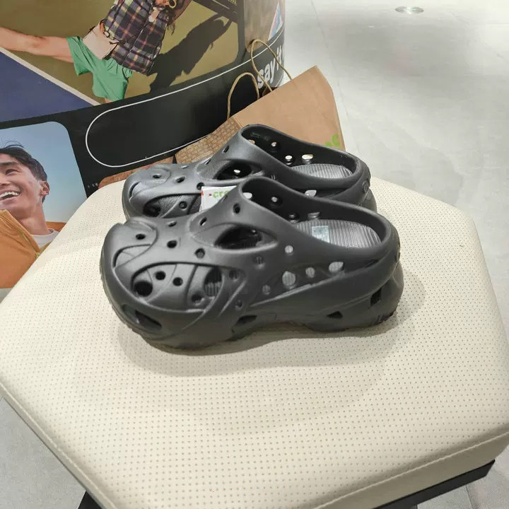 Cross Coral Hole Shoes for Women, Thick-Soled Outdoor Platform Sandals, Beach Shoes with a Soft Feel, Factory Wholesale
