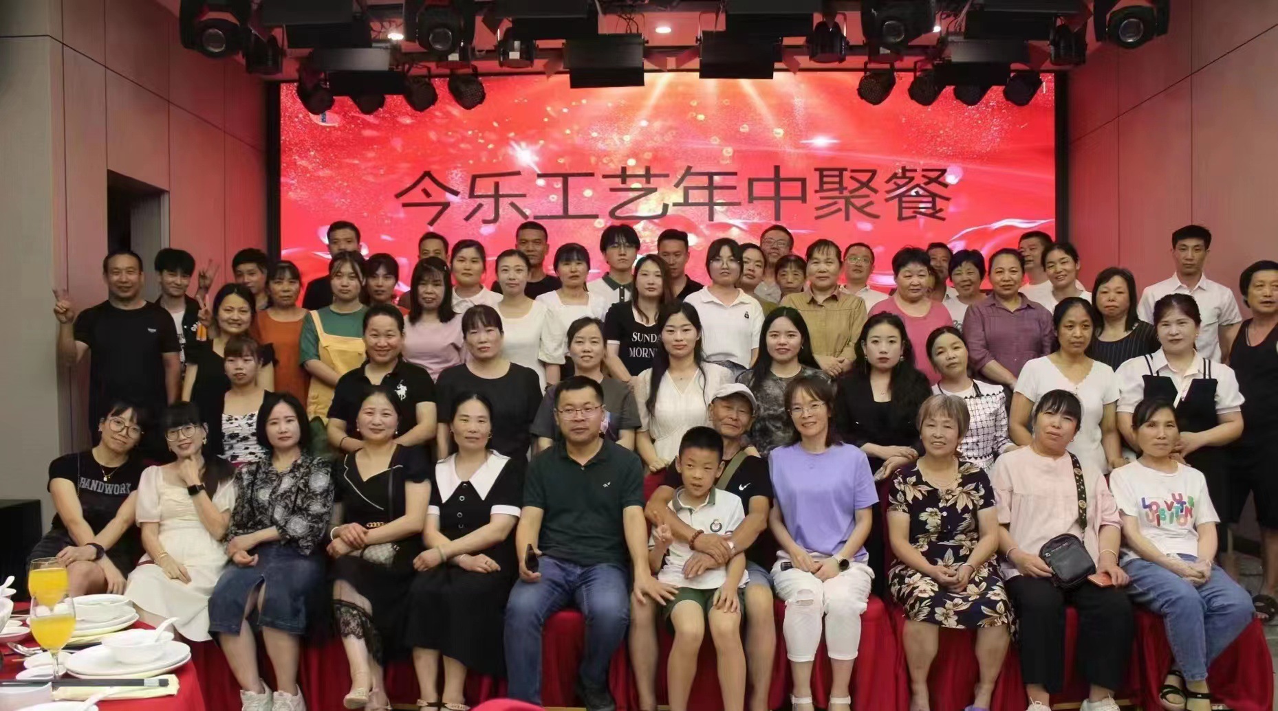 浙江宁波印刷工厂丝印移印代加工UV数码印刷烫金印字激光员工风采