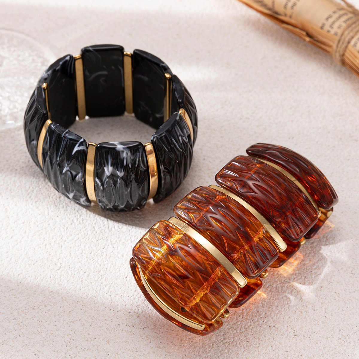 Tina estilo europeo y americano acrílico pulsera de acero inoxidable mujer alta sensación de joyería a rayas de color universal sentido de diseño cruzado image 4