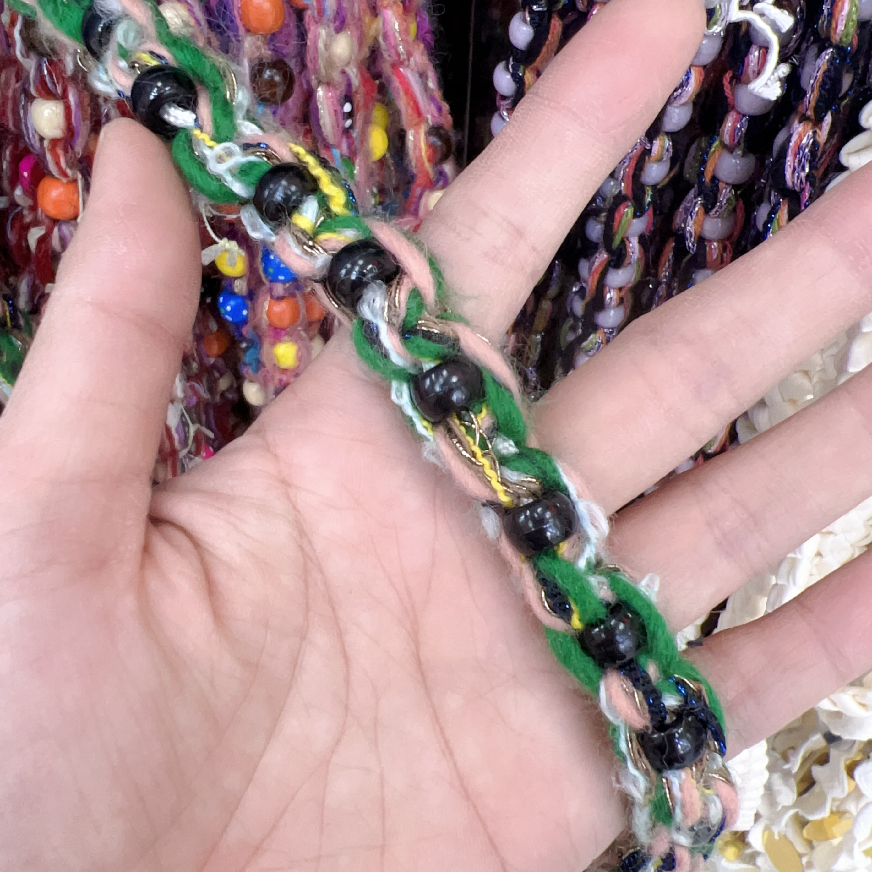 녹색과 검정색 45cm, 자르지 않고 연속해서 여러 조각 가져가세요.