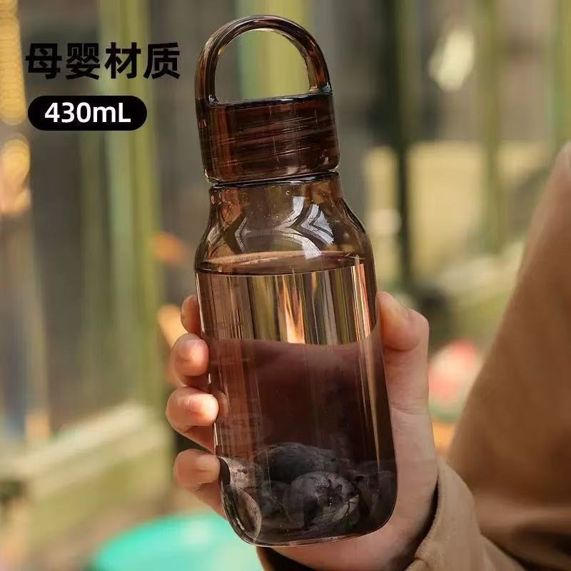 新しいポータブルプラスチックカップ、学生用ポータブルカップ、男性と女性のポータブルハンドル、小さな口カップ、直接飲める、ポータブルで便利|undefined