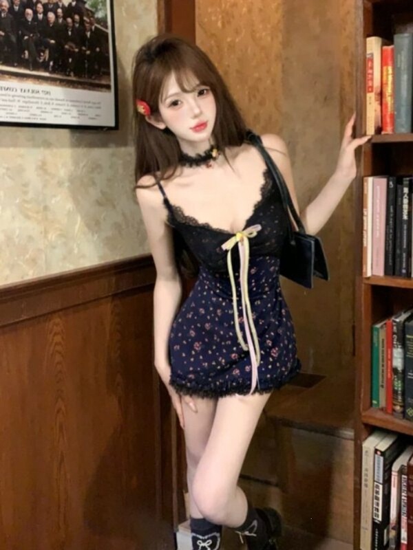 Women's Spaghetti Strap Dress with a Light Luxury Feel, New Summer Style, V-Neck, Slim Fit, Bodycon Dress, Low-Cut, Sexy and Elegant