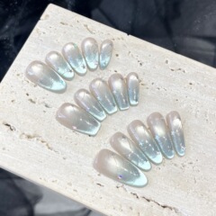 白月梵星純手作り光線治療は甲を着て爆然としている猫の目が白くて高級な質感の手作りネイルシールを見せている