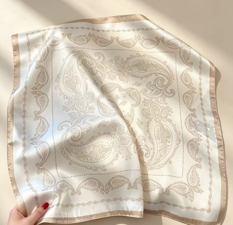 70 bufandas de seda cuadrada alta sensación de moda coreana versátil bufandas de seda de impresión retrógrada