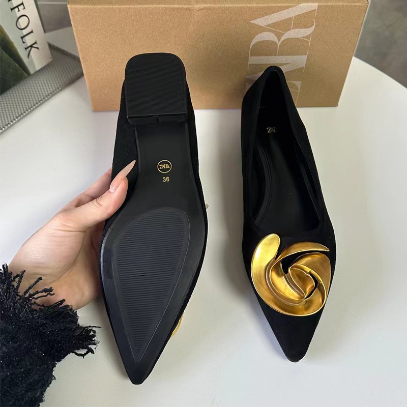 New pointed metal flower decoration buckle, shallow mouth flat bottom, worn as a single shoe, fashionable sandals for women