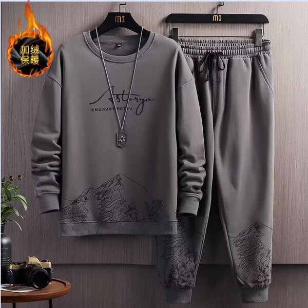demi-season sweatshirt for leisure