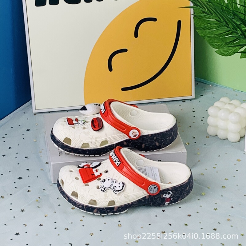 Croos New Cartoon Collaboration Second-Generation Snoopy 3D Shoe Charms Children's Non-Slip Clogs Trendy Shoes Wholesale Croos New Cartoon Collaboration Second-Generation Snoopy 3D Shoe Charms Children's Non-Slip Clogs Trendy Shoes Wholesale