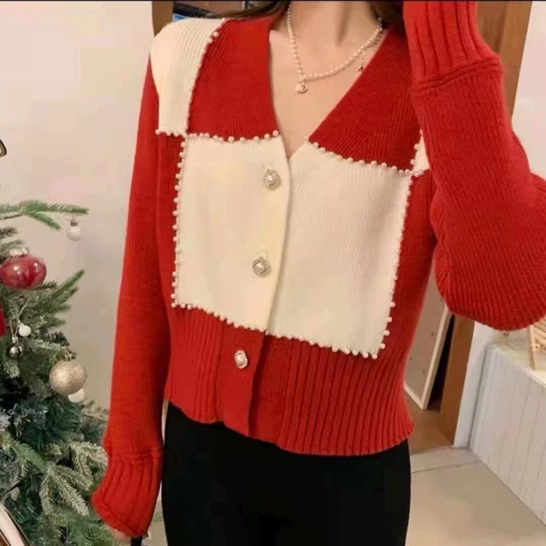 Корейская версия дизайна ощущает нишу, контрастный тяжелый свитер с v-образным вырезом кардиган женский 2025 весна и осень шикарный темперамент короткий стиль