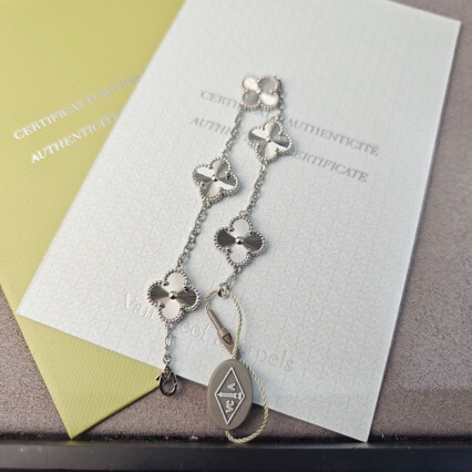 High-end four-leaf clover platinum laser bracelet for women, light luxury fashion s925 sterling silver jewelry, factory wholesale High-end four-leaf clover platinum laser bracelet for women, light luxury fashion s925 sterling silver jewelry, factory wholesale