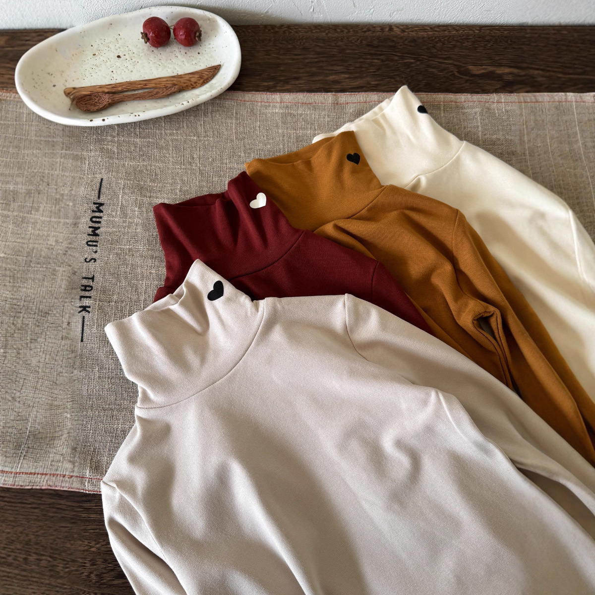 瑜瑜公主女童韩版高领打底衫女宝宝爱心印花纯色花边上衣磨毛