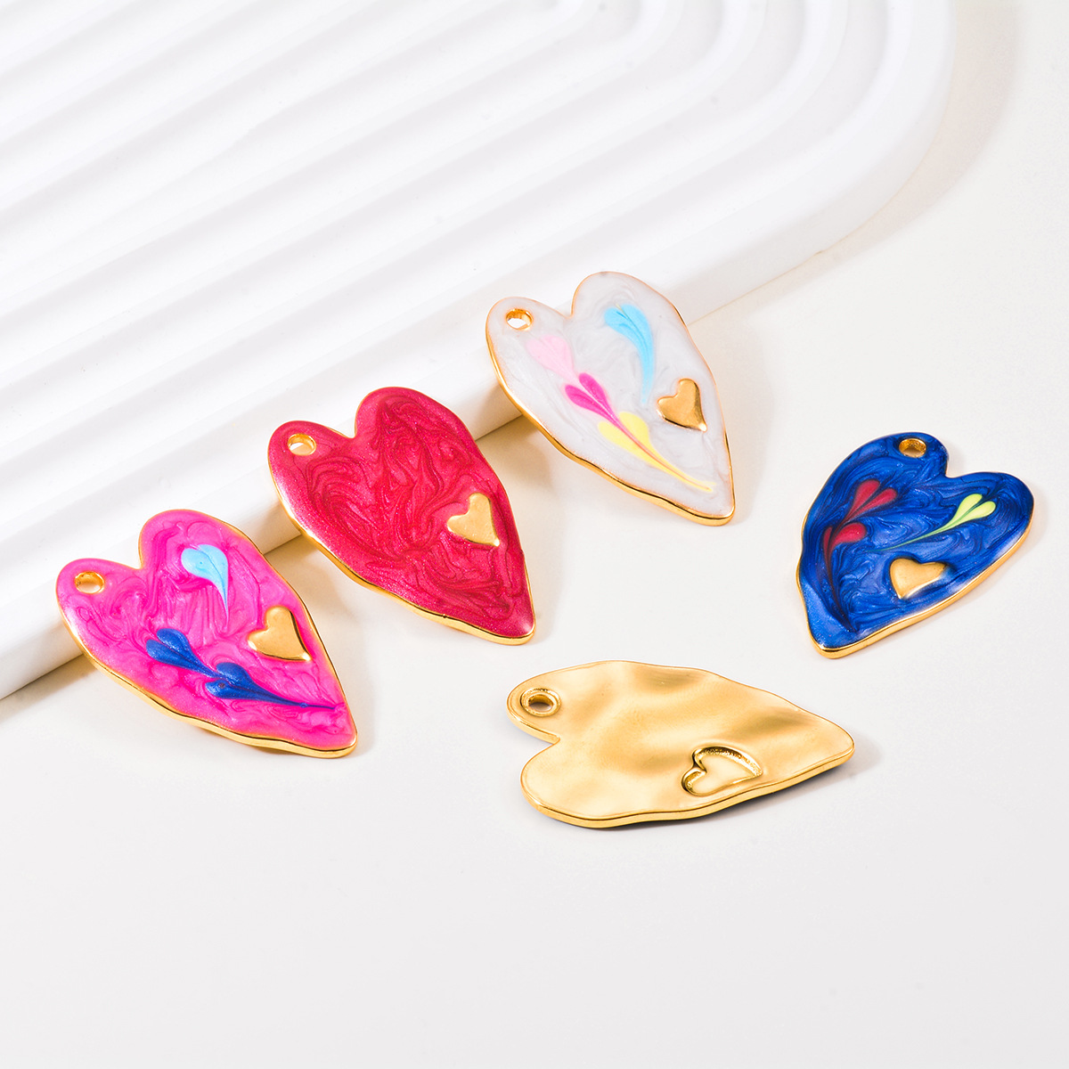 A Pack Of 3 Sweet Simple Style Heart Shape Stainless Steel Enamel Pendant Jewelry Accessories display picture 4