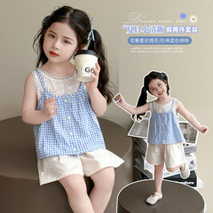 女の子の夏のチェック柄ベストセット 2025 新しいレース子供のファッショナブルな女の赤ちゃんショーツ 2 点セット
