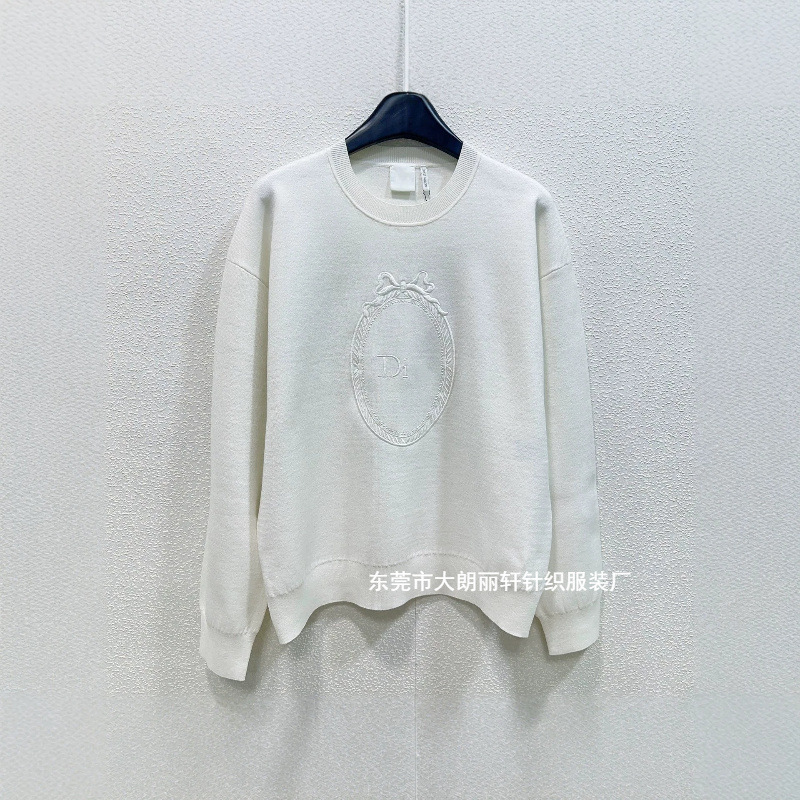 D-brand French-style embossed frame embroidered pullover knit top in solid gray, loose fit, round neck, long sleeve, wool top for women D-brand French-style embossed frame embroidered pullover knit top in solid gray, loose fit, round neck, long sleeve, wool top for women