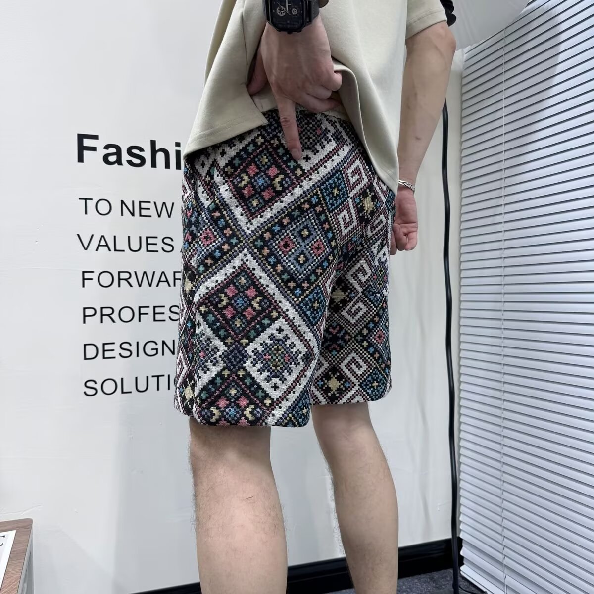 Nueva moda nacional delgada pantalones cortos jacquard de verano casual pantalones de quinta sueltos versátiles pantalones de playa de hombre