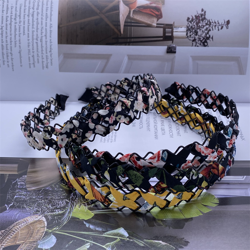 Diadema de moda japonés y coreano hueco tejido a mano Alambre de hierro diadema simple lavado de cara fresca horquilla de borde ancho horquilla