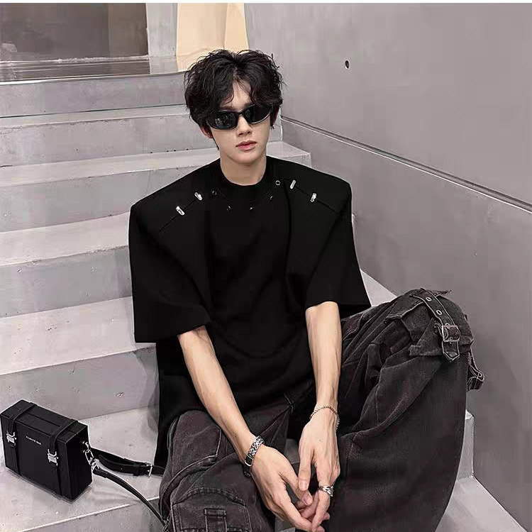 Rivet Design Padded Shoulder Short-Sleeve T-Shirt for Men, Summer 2026 New Niche High-End Style, Cool and Stylish Heavy-Duty Top T-Shirt Rivet Design Padded Shoulder Short-Sleeve T-Shirt for Men, Summer 2026 New Niche High-End Style, Cool and Stylish Heavy-Duty Top T-Shirt