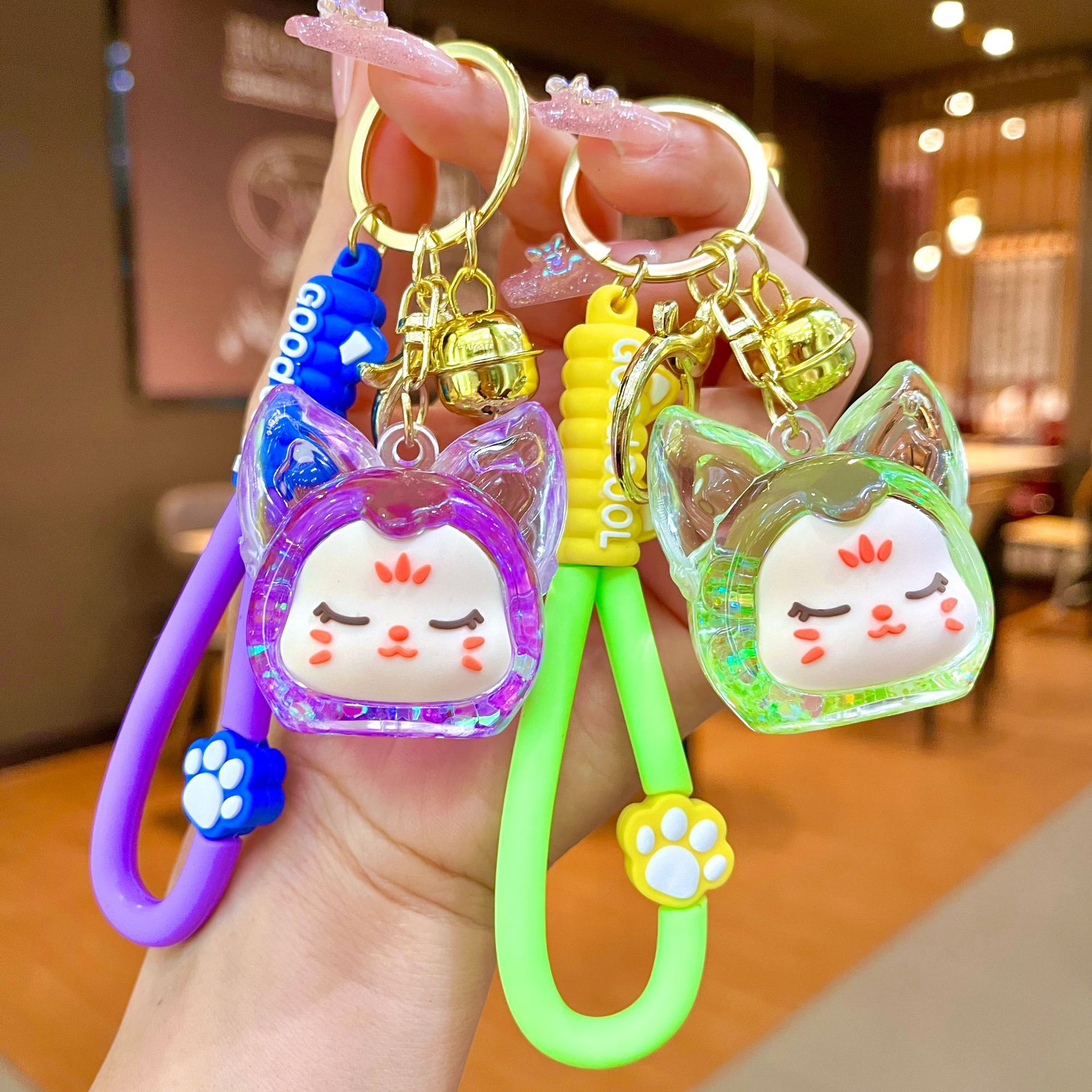 Nuevos productos acrílicos en aceite flotante botella de arena luminosa brillante nocturna KiKi zorro muñeca llavero mochila colgante bolsa al por mayor