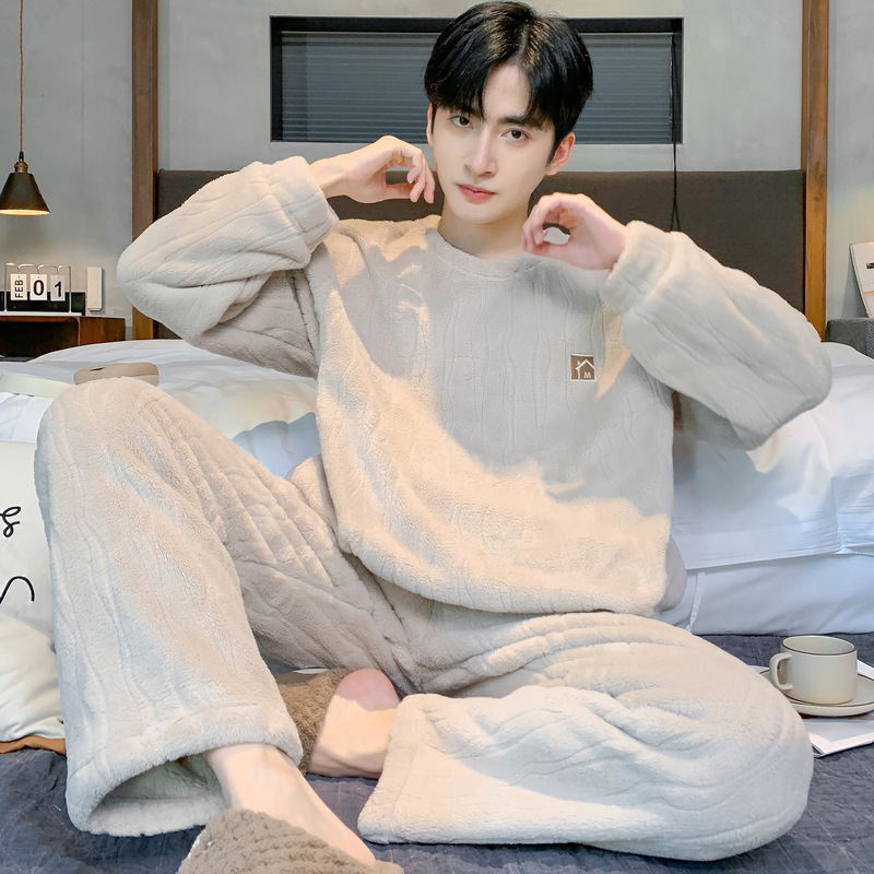 Coral Velvet Winter Long-Sleeved Pajamas for Men, New Fashionable High-End Warm Winter Thickened and Velvet Home Wear Set