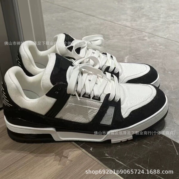 Leather two-tone retro casual footwear for leisure