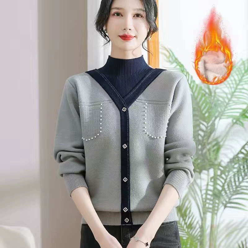 Зимний женский вязаный свитер среднего возраста