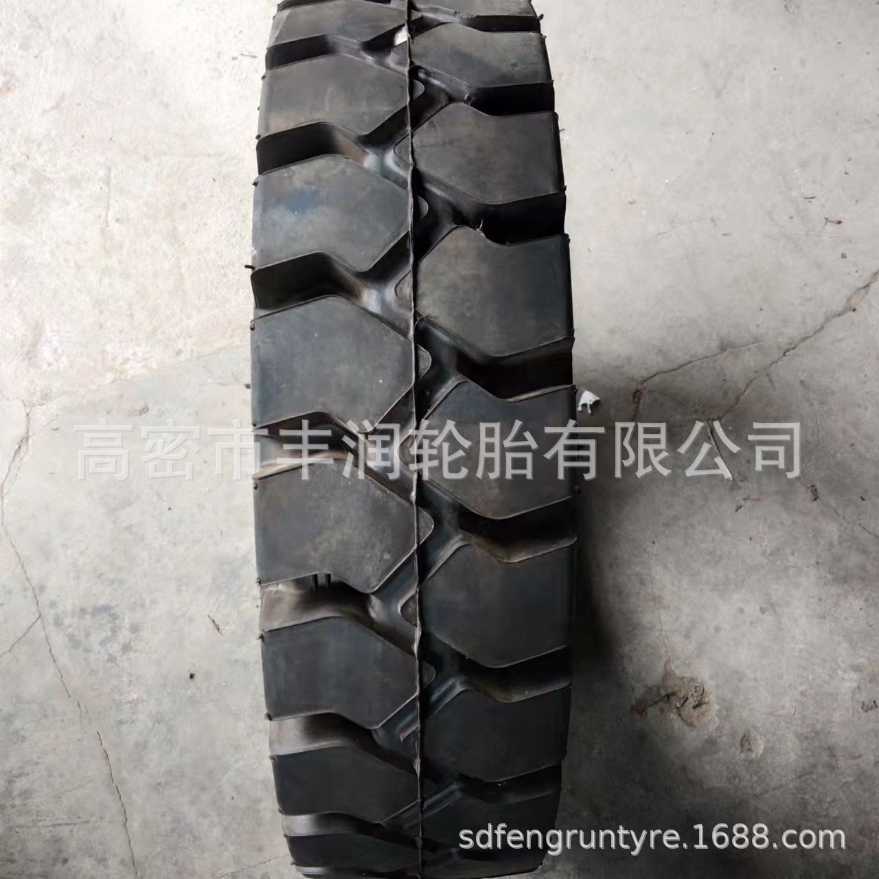 供应工程轮胎7.00-12叉车实心胎，双钱牌实心轮胎7.00-12
