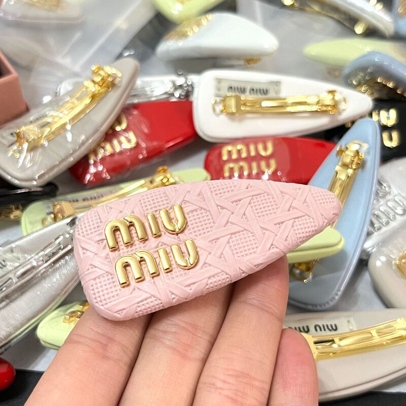 MIU缪女士韩系经典糖果色PU皮字母发夹女金属弹簧多色侧边面包夹|undefined