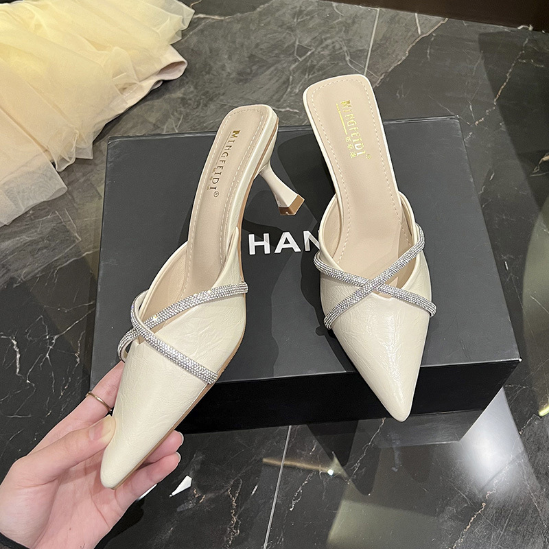 2025 nuevo tipo de verano con zapatillas de tacones delgados de tacones altos para mujeres con punta de cabeza de bolsillo de media zapatillas con diamante
