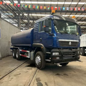 Export-quality HOWO water tank truck, 20 cubic meters, designed for construction sites, multifunctional for watering green areas
