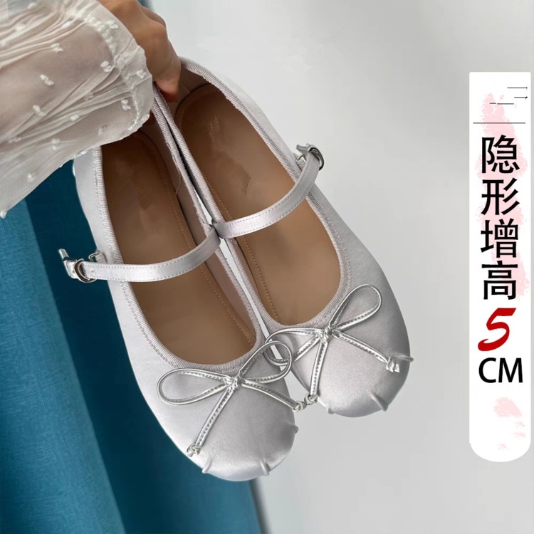 Invisible ballet shoes with bow low-cut made of satin