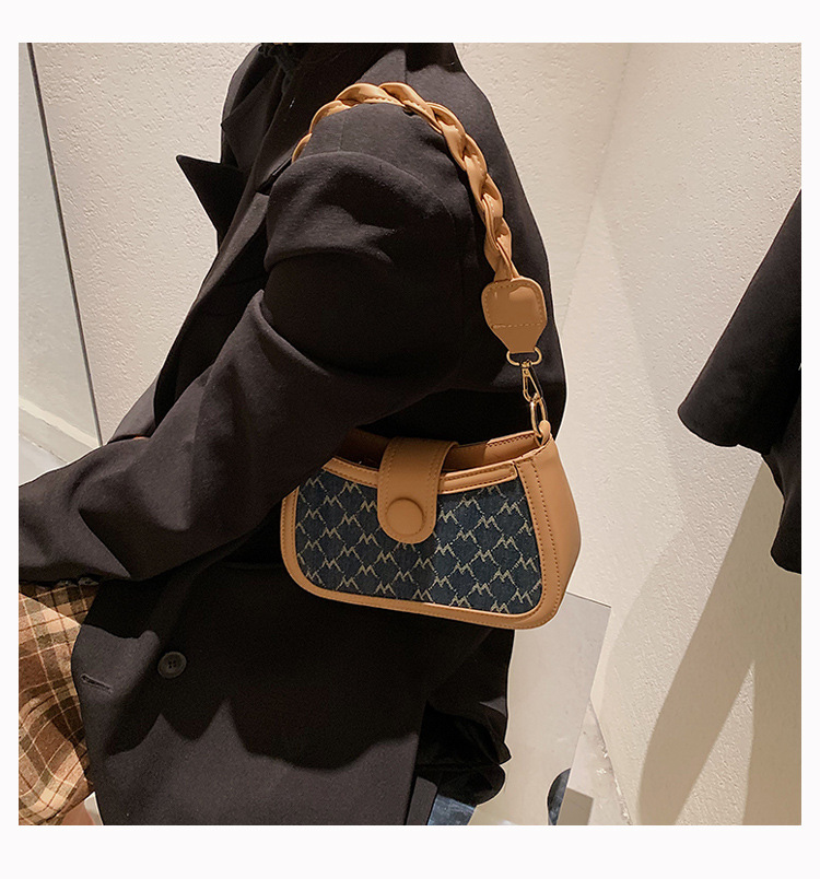 French Style Special-interest Design Bag 2021 Autumn Western Style Single Shoulder Crossbody Women's Bag Retro French Stick Underarm Bag display picture 4