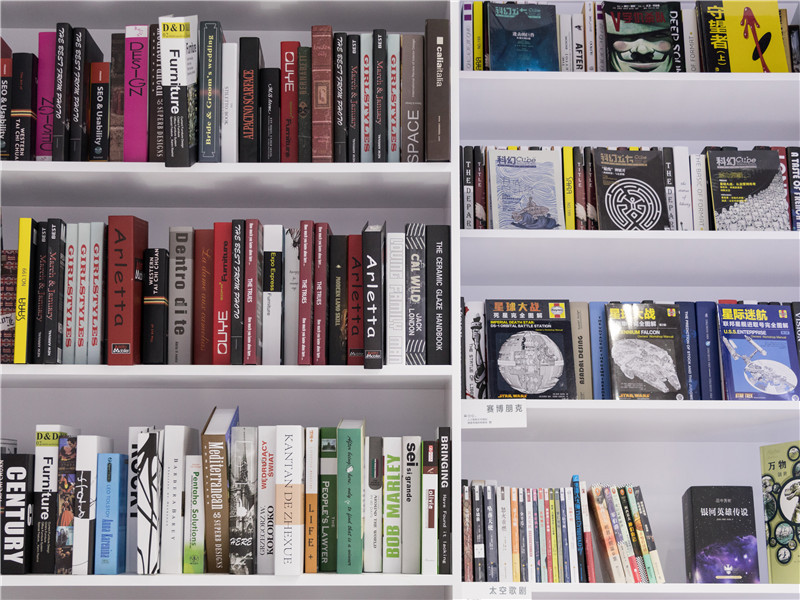 진한 파란색 2m 너비 x 1.5m 높이 천