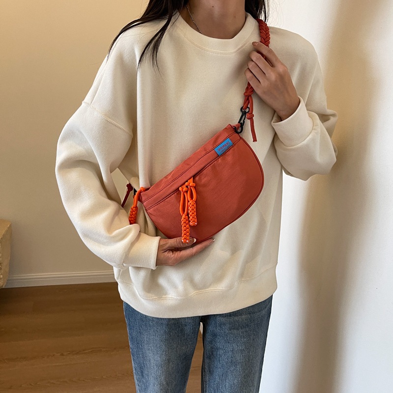 Los fabricantes venden al por mayor nuevos bolsos de mujer, bolsos de pecho de tela Oxford de moda, bolsos de mensajero de hombro para damas casuales, bolsillos de moda de todos los partidos