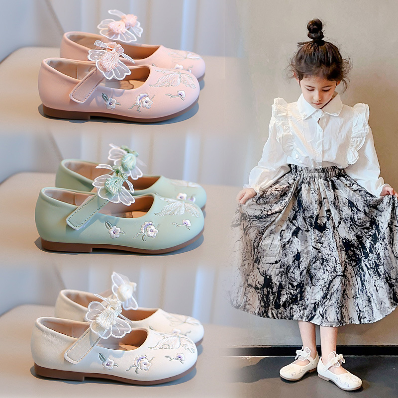 Girls' shoes 2024 Hanfu New embroidered national style retro soft bottom single-layer shoes girls' Princess ancient costume children's leather shoes