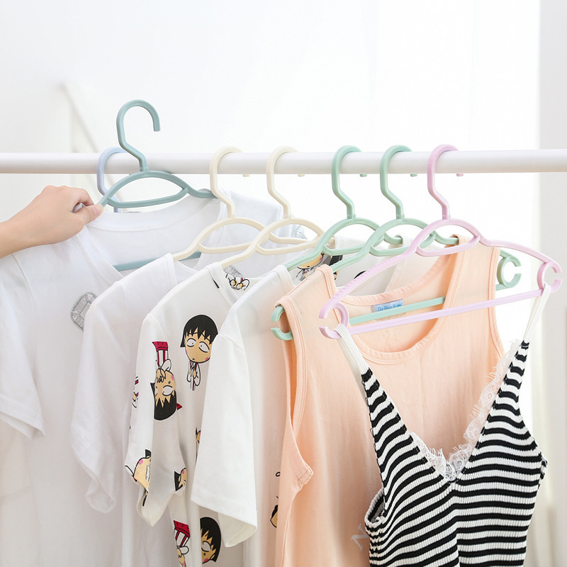 ヨーロッパスタイルの衣類ハンガー家庭用プラスチック衣類ラック子供服乾燥ラック滑り止め衣類ラック卸売|undefined