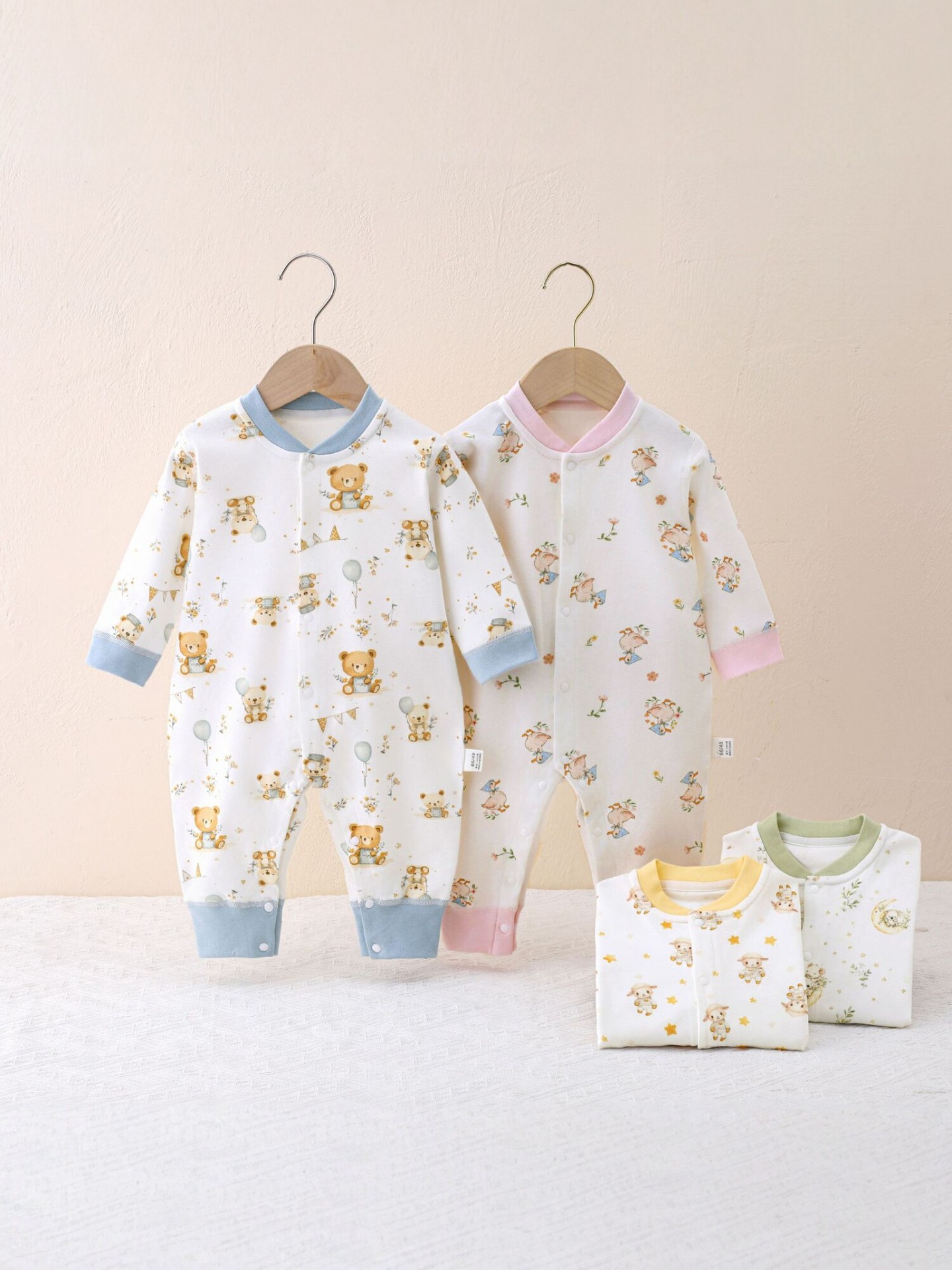 A clase de algodón bebé camiseta primavera y otoño sin hueso ropa de manga larga trepa bebé lindos prendas universales para hombres y mujeres