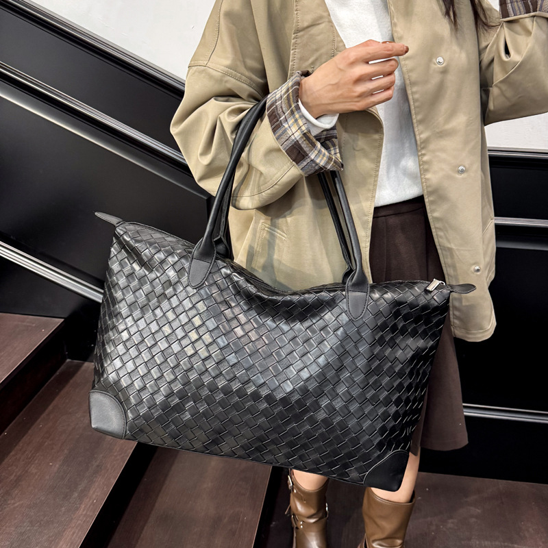 Handheld capacious trend organizer bag for mother and baby for traveling, Korean style