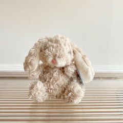 国産ジェリーキャットと同じスタイルの可愛いウサギのぬいぐるみ、癒し系のぬいぐるみ、ベッドサイドのおもちゃ