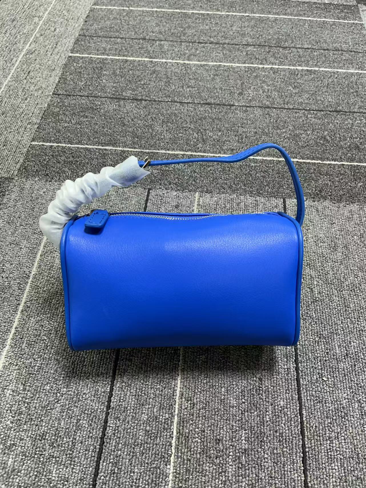 2024韩版小众牛皮包笔筒包90s迷你简约单肩斜挎圆筒包真皮笔袋包 - Thumbnail 6