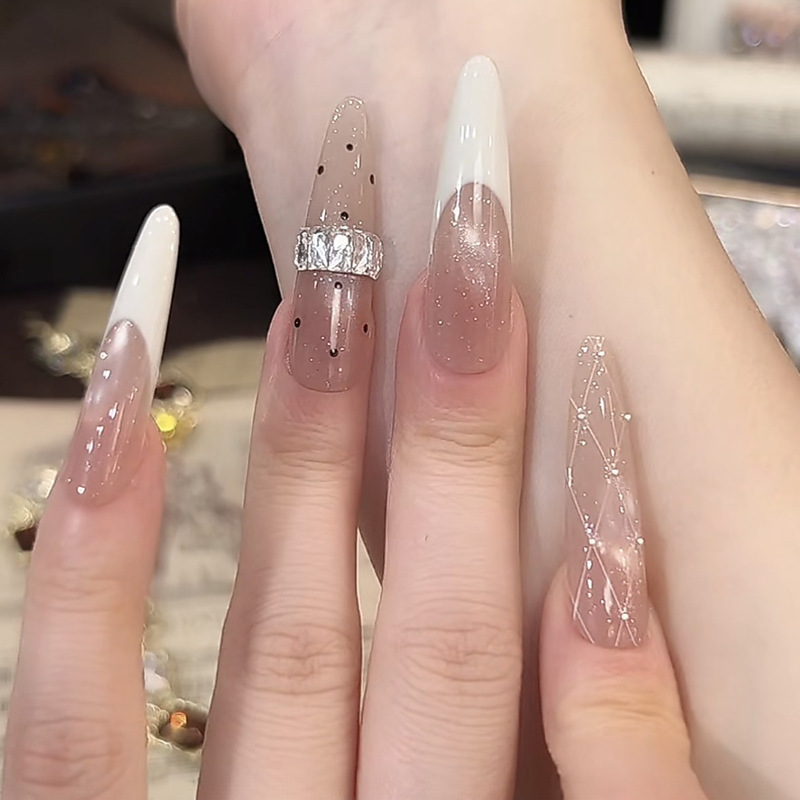 【Wet Look】Purely Handmade Wearable Nails with a Pure and Alluring Gradient, High-End Whitening Effect, Wearable Handmade Nail Stickers