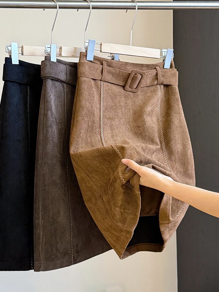 Chân váy ngắn chữ A cạp cao chất liệu da lộn mềm, kiểu dáng ôm hông tôn dáng — Màu hạt dẻ (bao gồm cả váy lót), Màu nâu (bao gồm cả váy lót), Cà phê đậm (bao gồm cả váy midi lót), Màu đen (bao gồm cả váy midi lót) chi tiết 15