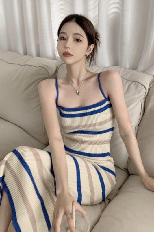 彩虹条纹连衣裙抖音连衣裙针织吊带裙长款夏天轻奢穿搭纯欲风