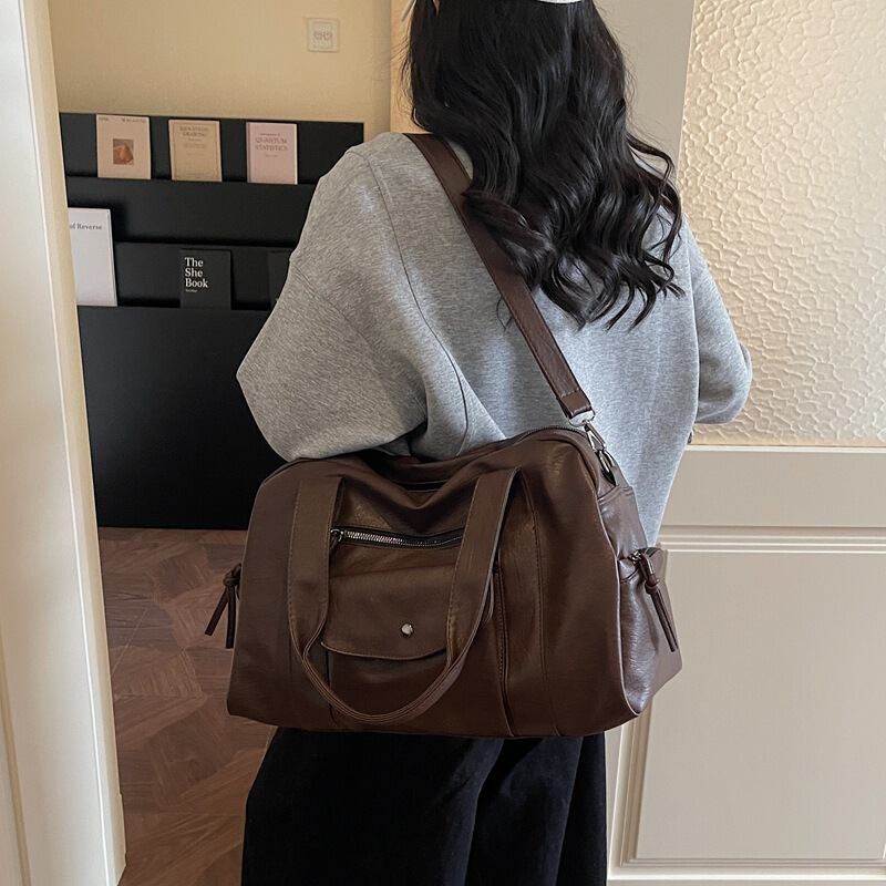 2026 New Trendy Retro Leather Travel Bag for Women, Large Capacity Handbag and Crossbody Bag, Lightweight Commuter Short-Distance Shoulder Bag