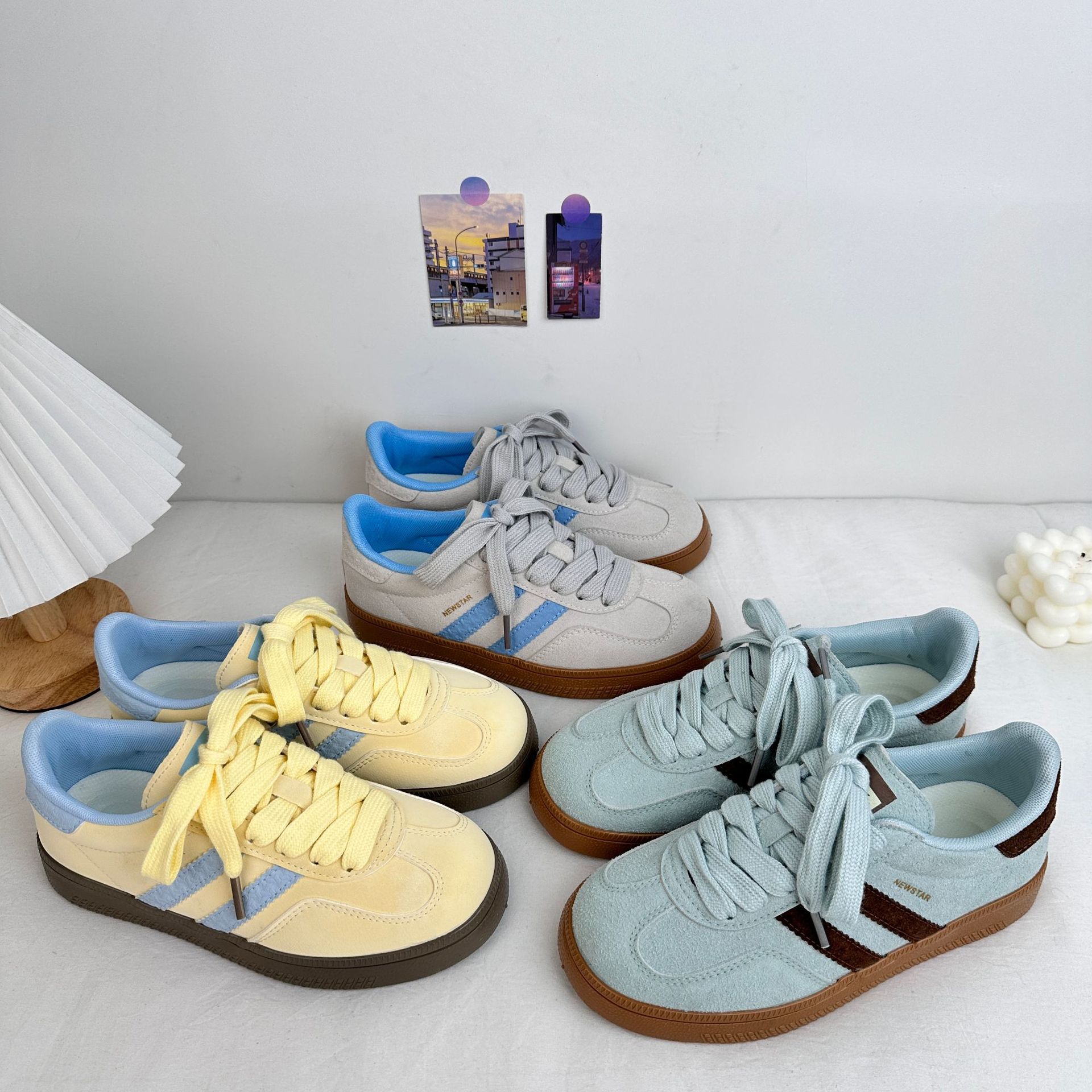 Yuanbo 2025 primavera nuevo estilo zapatos de entrenamiento alemanes de corte bajo estilo femenino de Hong Kong zapatos de lona estilo universitario de nicho zapatos casuales de tabla Harajuku generación