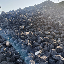 批发黑色火山石生物滤料人工湿地用黑色多孔大块火山石火山岩滤料