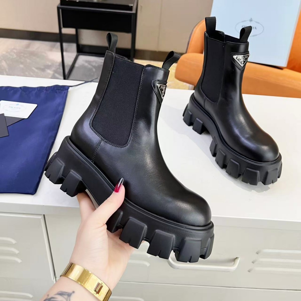 广州货高版本一比一高品质真皮厚底保暖马丁靴外贸批发经典款女靴