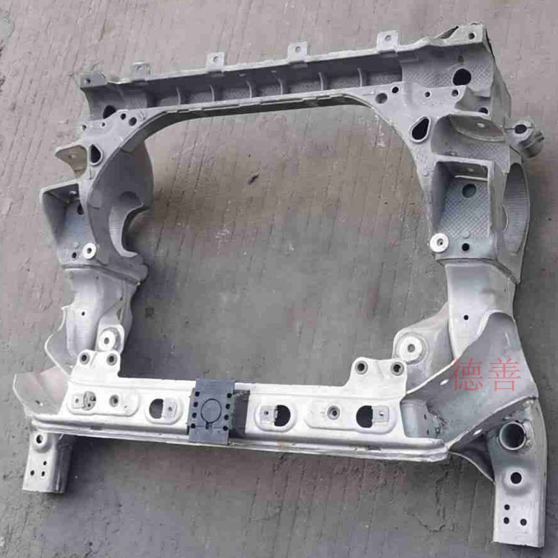 Applicable to Mercedes-Benz 205 204 C180 C200 C260 C300 C350 ingot Beam front axle rear axle